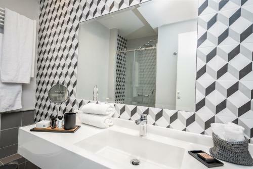 Urban Nest - Suites & Apartments