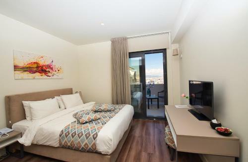 Urban Nest - Suites & Apartments
