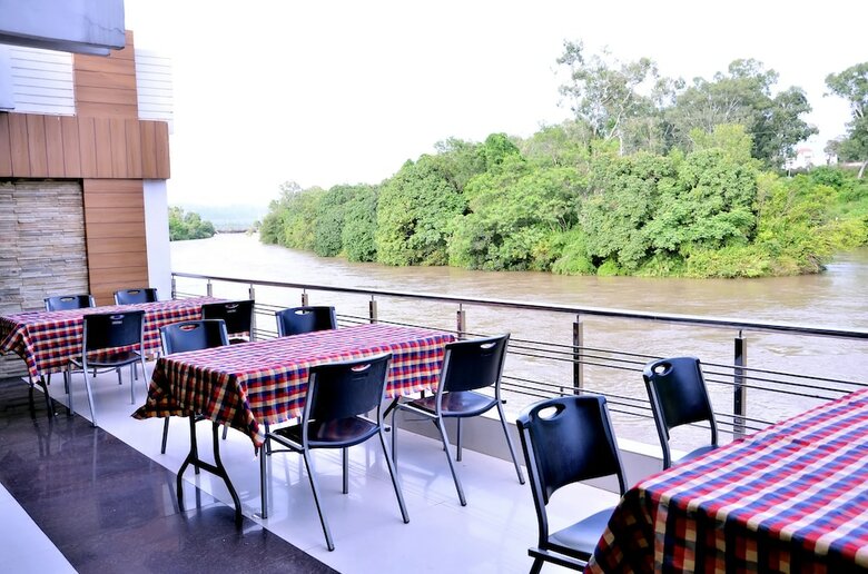 Hotel Coral River Resort