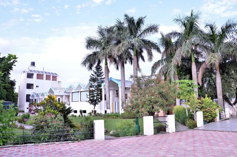Hotel Coral River Resort