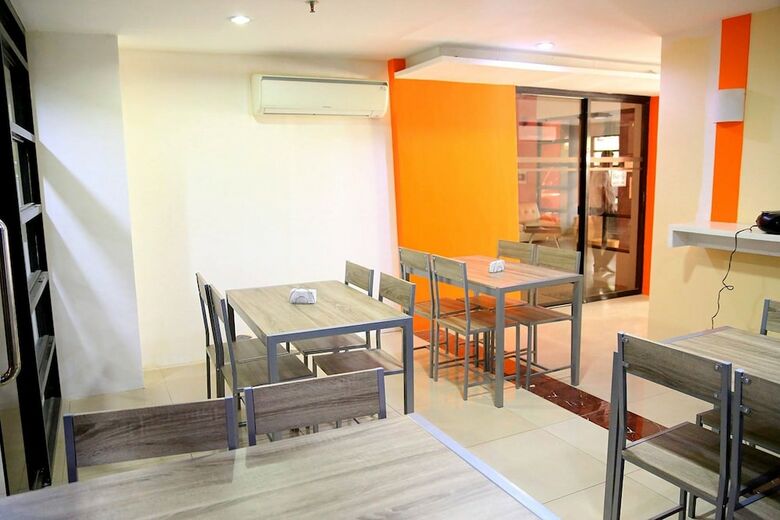 Hotel Travelbee Fuente Inn