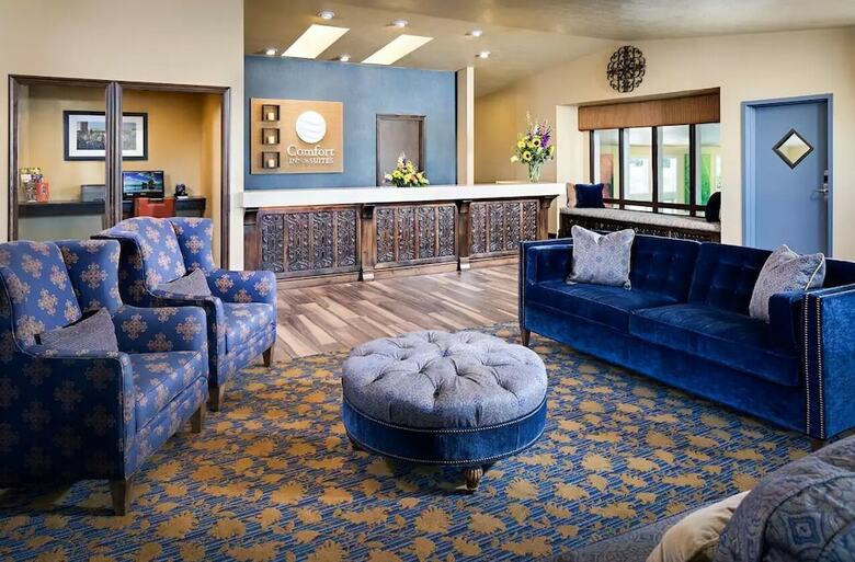 Hotel Comfort Inn & Suites