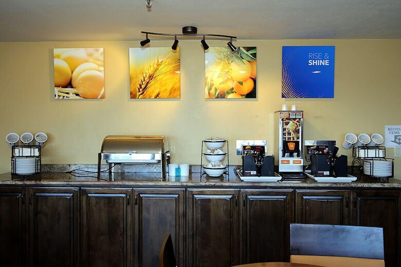 Hotel Comfort Inn & Suites