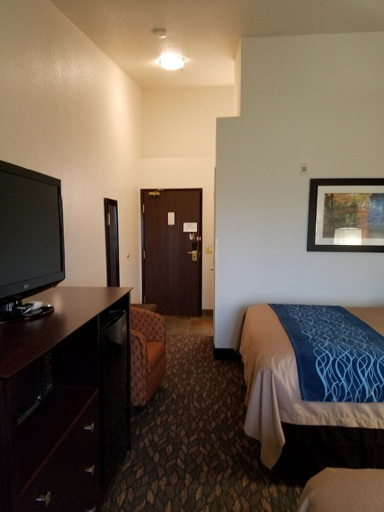 Hotel Comfort Inn & Suites