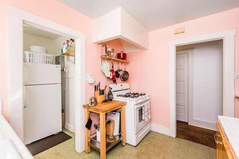 Charming 2 Bedroom Bungalow In Silver Lake