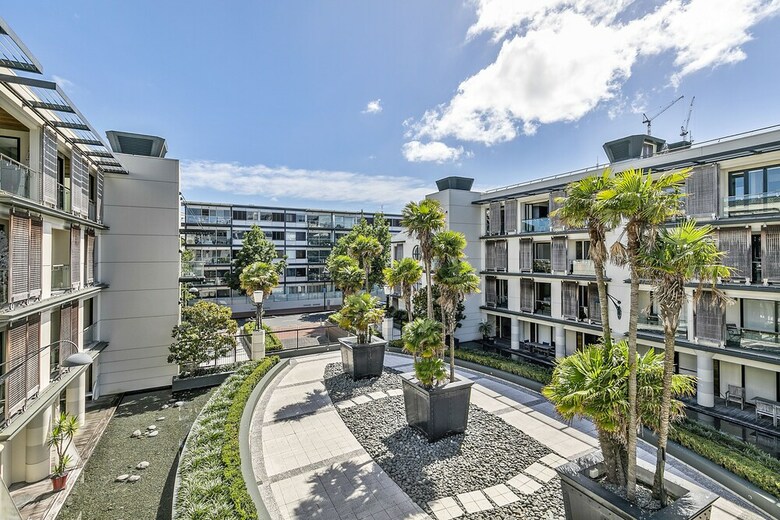 Zodiak's Spacious One Bedroom Apartment