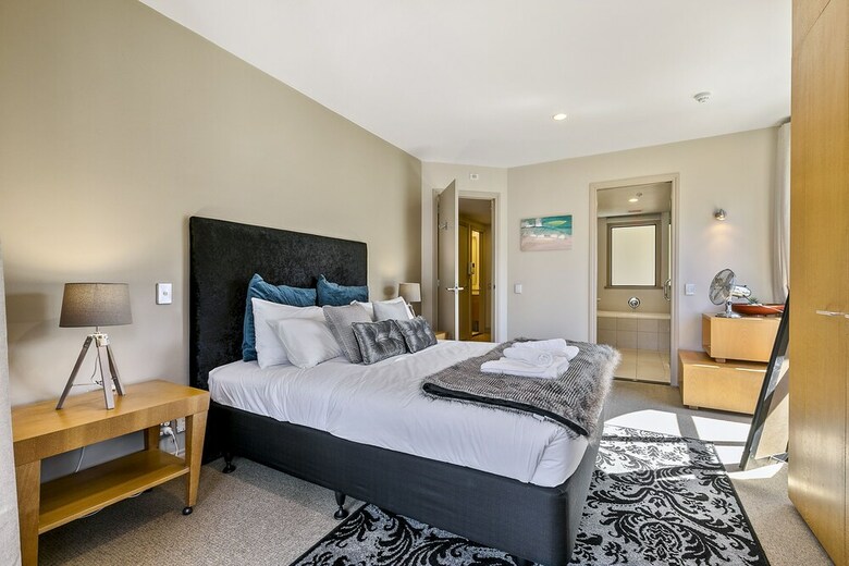 Zodiak's Spacious One Bedroom Apartment