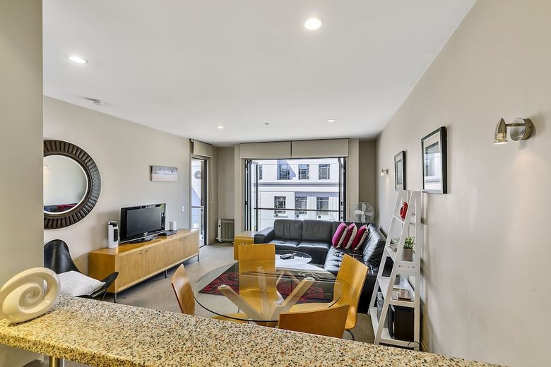 Zodiak's Spacious One Bedroom Apartment