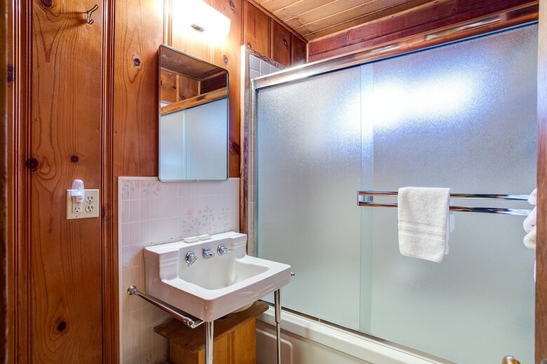 Creekside Cabin