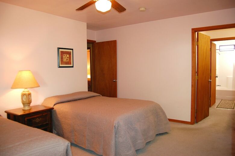 Edmond's Place
