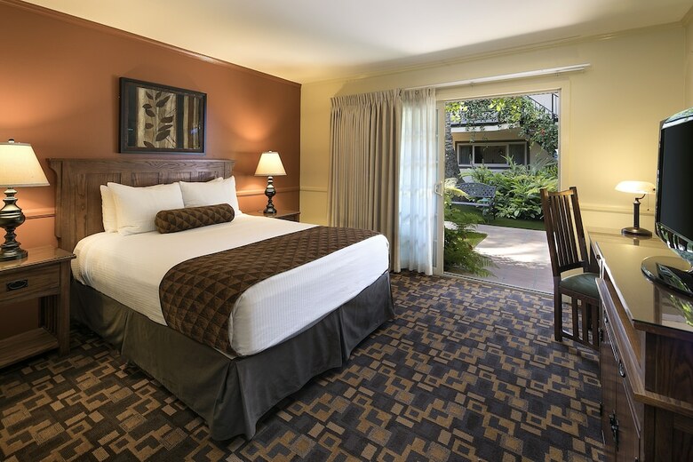 Hotel Inn By The Harbor