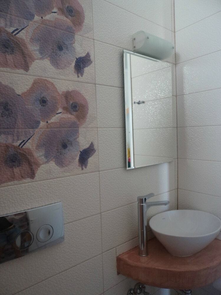 Sea View Apartments & Studios