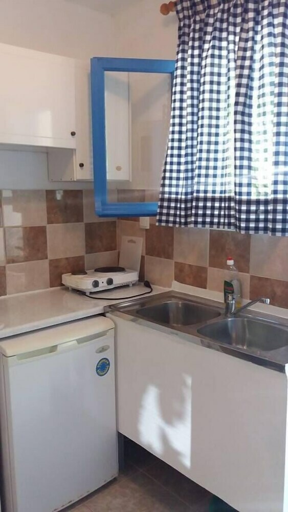 Sea View Apartments & Studios