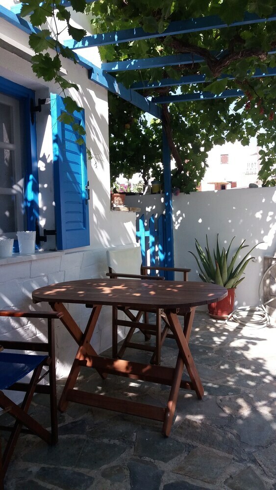 Sea View Apartments & Studios