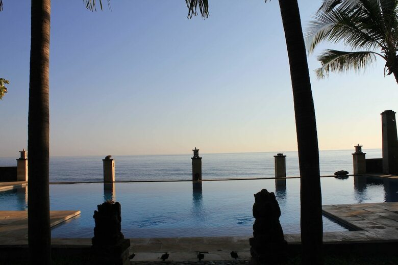 The Ning Beach & Villa
