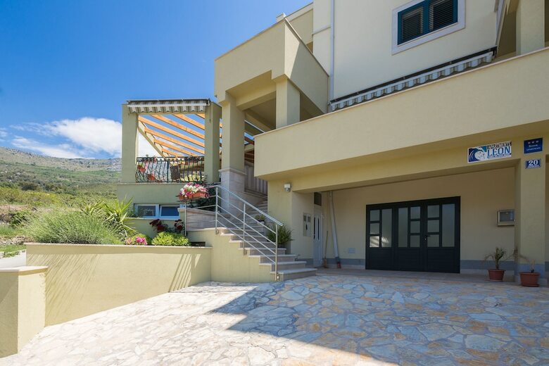 Apartamentos Villa Leon