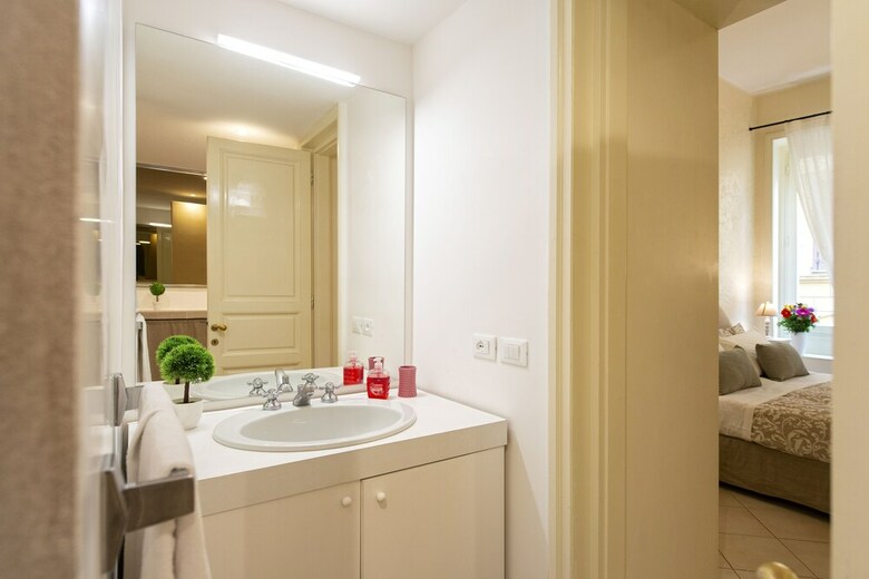 Rome Trevi Fountain Apartment