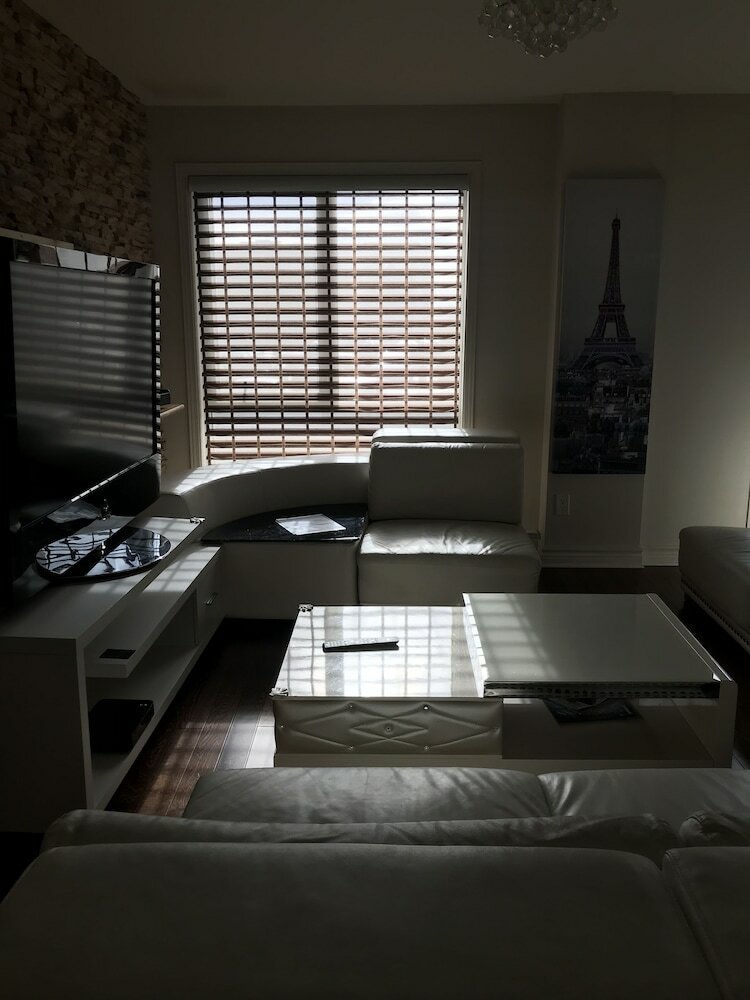 Laval Centre Apartment