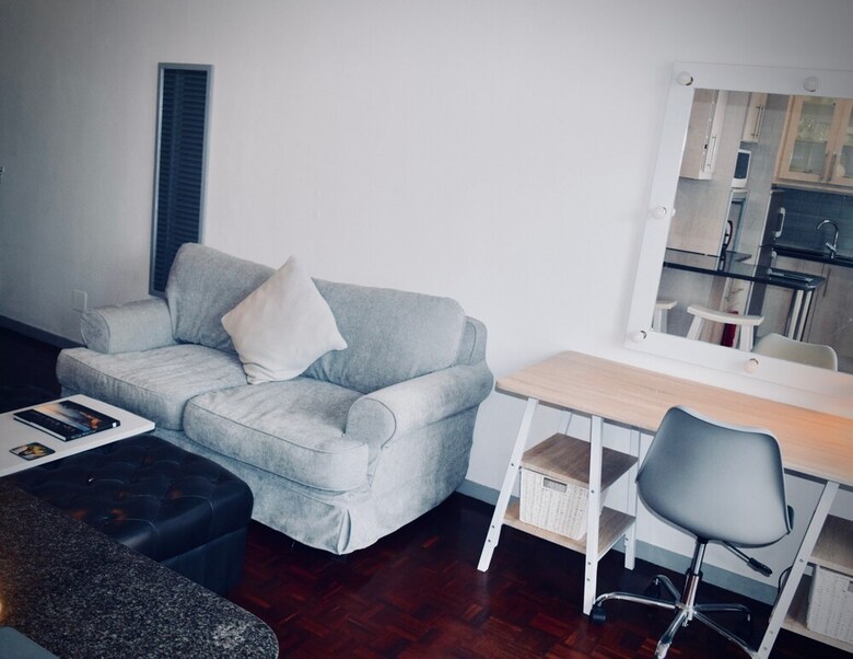 Studio Apartment With Balcony In Central Business District