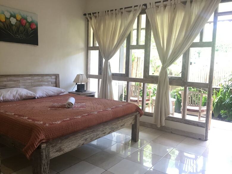 Bed & Breakfast Svaka Homestay