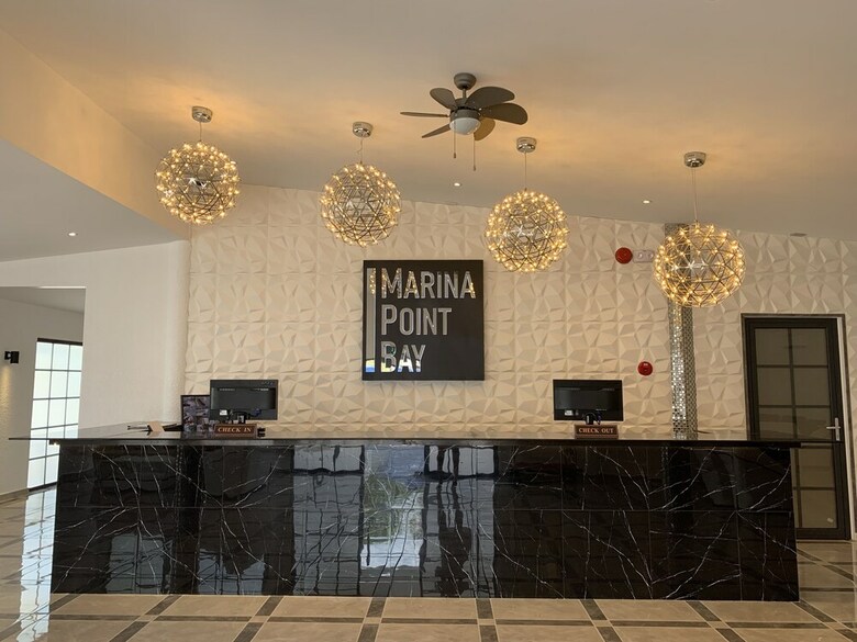 Hotel Marina Point Bay Resort