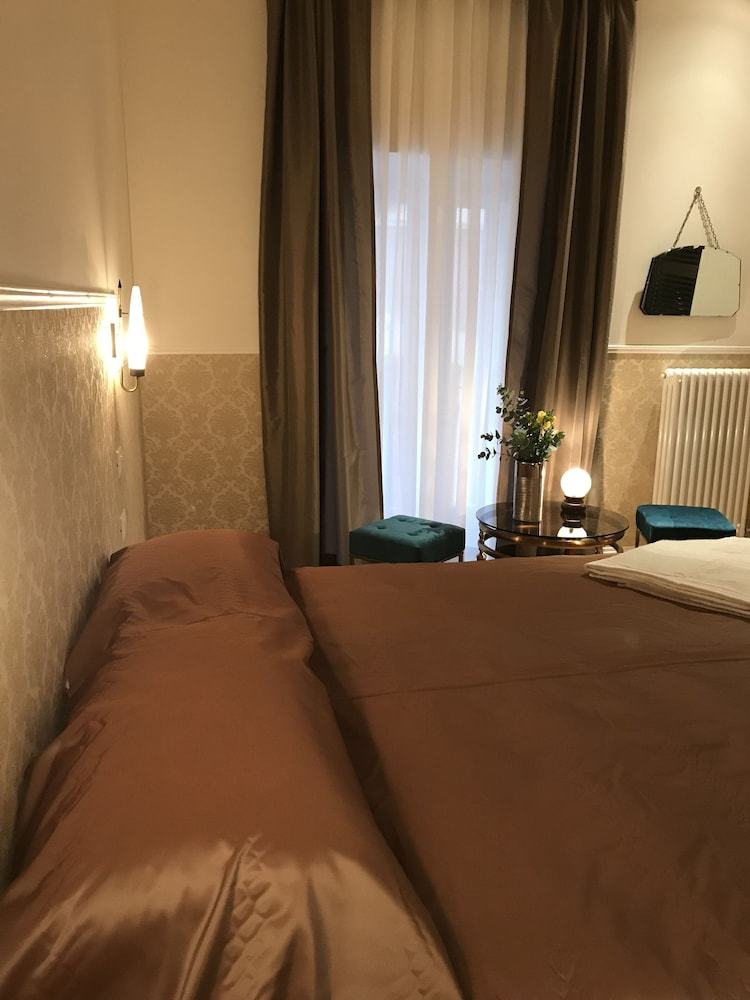 Mia Al Pantheon Luxury Suites