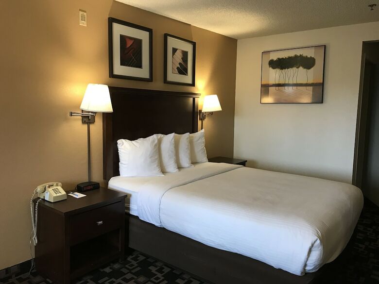 Hotel Morningglory Inn & Suites