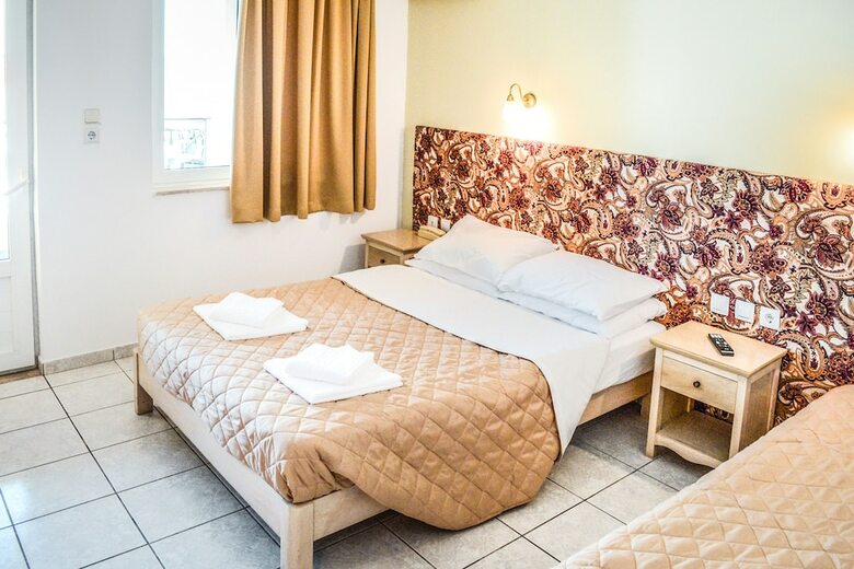 Alexandros Hotel