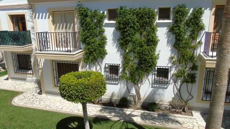 Apartamentos Laguna Playa Vera Coast