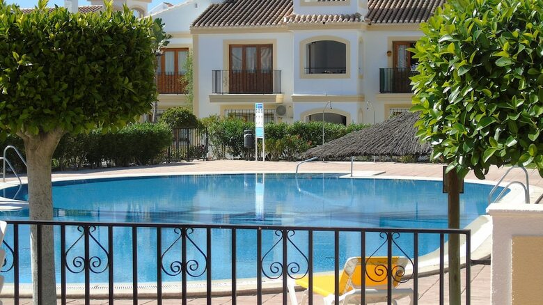 Apartamentos Laguna Playa Vera Coast