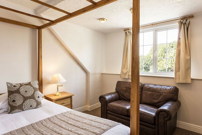Roydon Marina Village Hotel