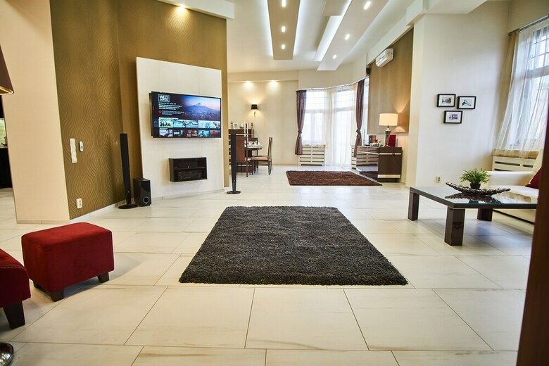 Nikita Apartment