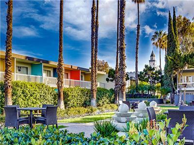 Anaheim Plaza Hotel