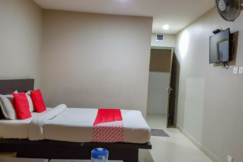Hotel Oyo 28370 Begonia Residency