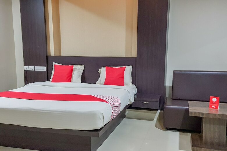Hotel Oyo 28370 Begonia Residency