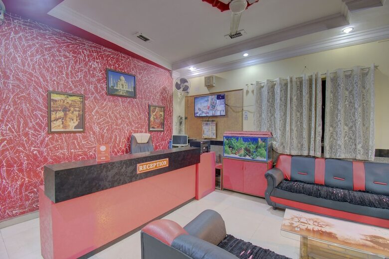 Oyo 19830 Hotel Lucky Star