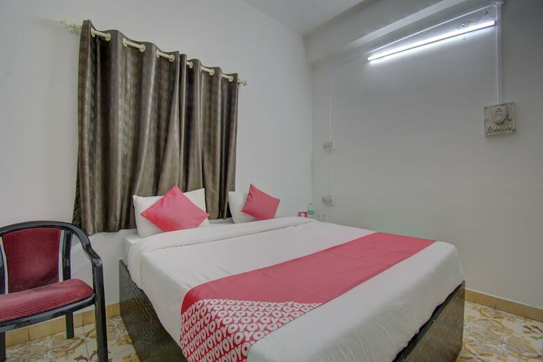 Oyo 19830 Hotel Lucky Star