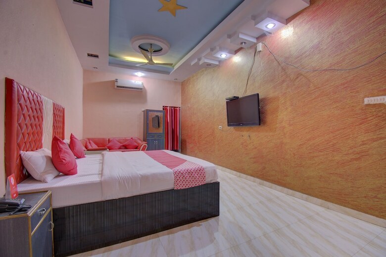 Oyo 19830 Hotel Lucky Star