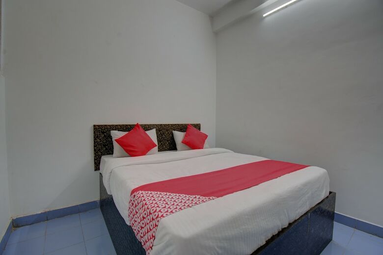Oyo 19830 Hotel Lucky Star