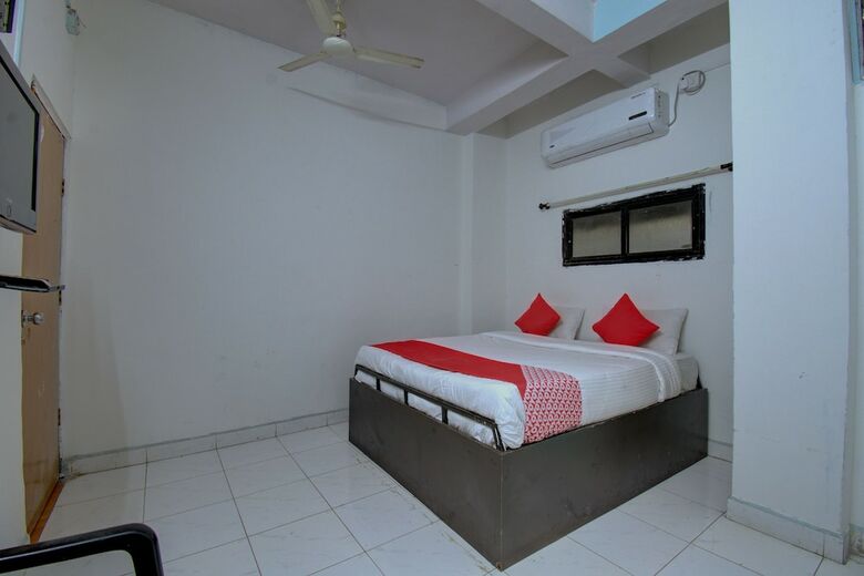 Oyo 19830 Hotel Lucky Star