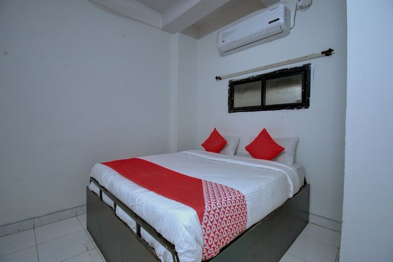 Oyo 19830 Hotel Lucky Star