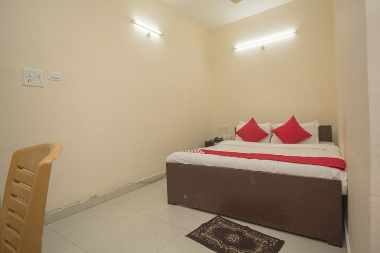 Hotel Oyo 25104 Barsana