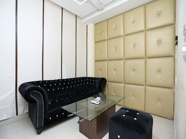 Oyo 28439 Skylark Hotel