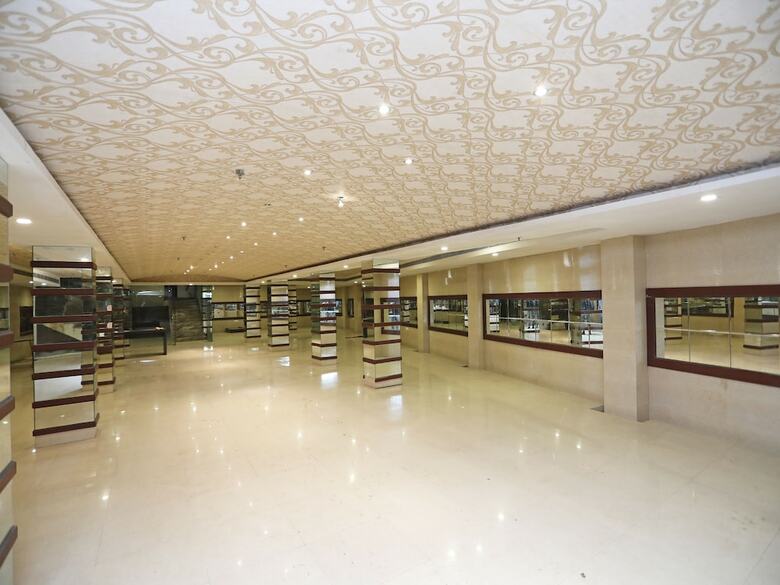 Oyo 28439 Skylark Hotel