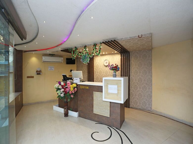 Oyo 28439 Skylark Hotel