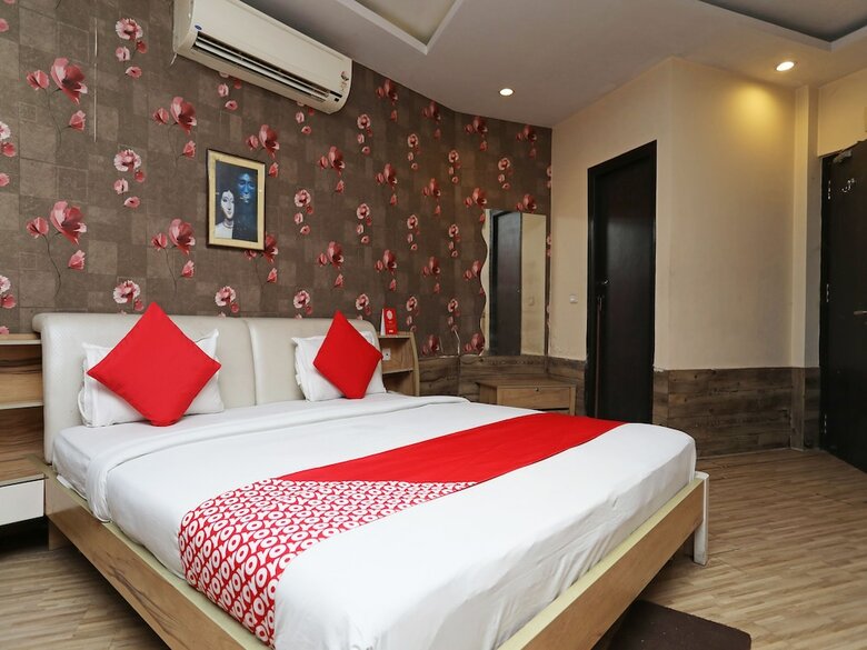 Oyo 28439 Skylark Hotel