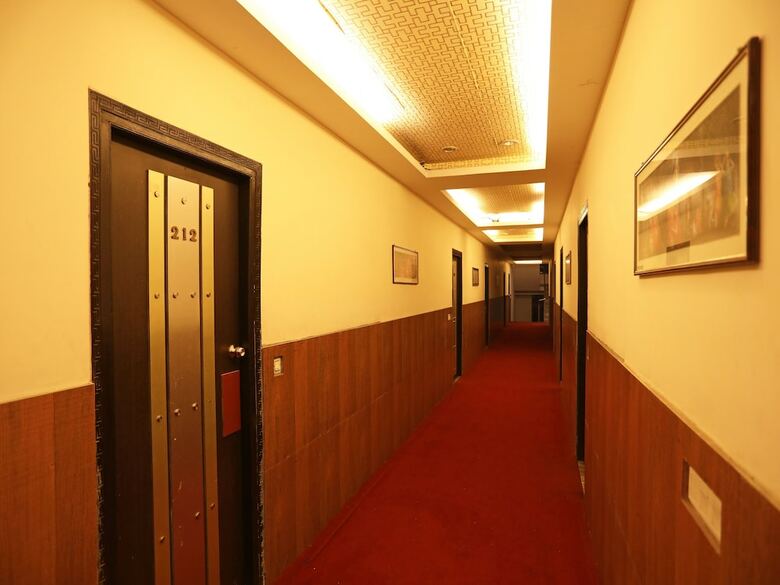 Oyo 28439 Skylark Hotel