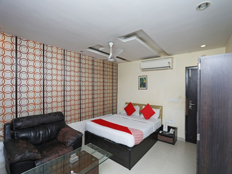 Oyo 28439 Skylark Hotel