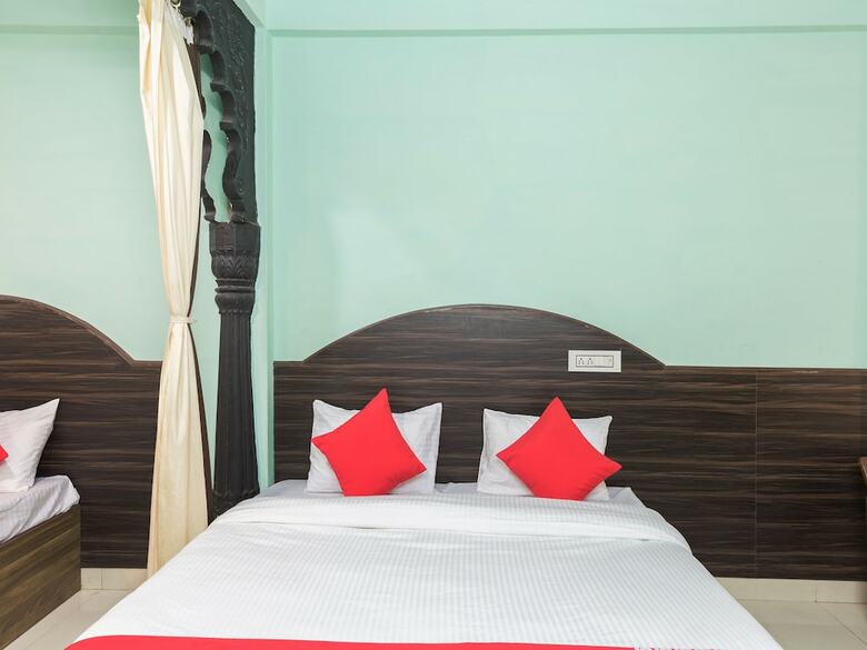 Oyo 23056 Hotel Utsav