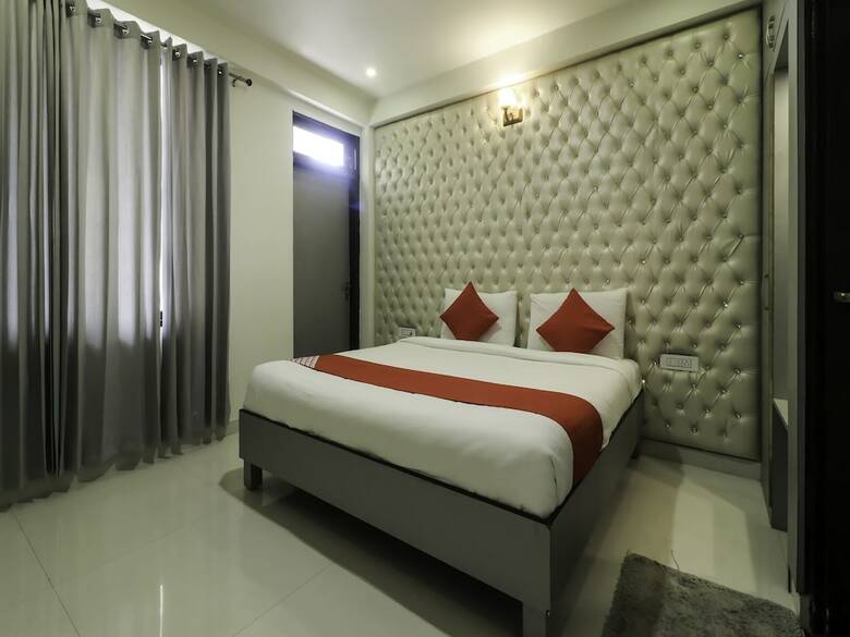 Oyo 28722 The Prince Hotel